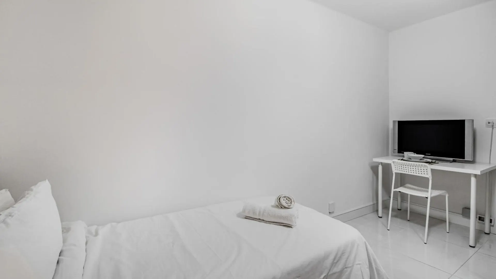 Las Palmas Comfort Rooms